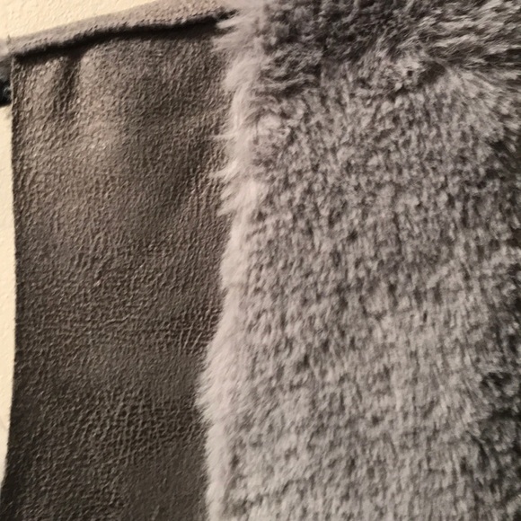 Gray French connection Faux fur lined vest. - Picture 3 of 7